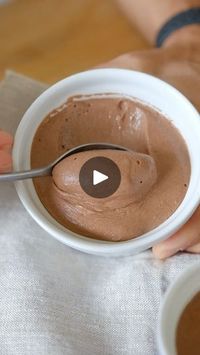 90K views · 4.7K reactions | BUDINO DI CHIA 🍫
Pochi ingredienti - risultato incredibile 😋
English below
60 g chia
20 g cacao
380 latte vegetale
40 gocce di stevia
Vaniglia opzionale

Metti tutti gli ingredienti in un frullatore e frulla per un minuto (va bene anche il frullatore ad immersione). Versa il composto in 3 bicchieri e lascia in frigorifero per circa 2 ore.
/
COCOA PUDDIN
60 g chia
20 g cocoa
380 vegetable milk
40 drops of stevia
Optional vanilla

Put all the ingredients in a blender and blend for a minute (an immersion blender is also fine). Pour the mixture into 3 glasses and leave in the refrigerator for about 2 hours.
•
•
•
#budino #chia #cioccolato #chocolate #dolci | Davide Campagna | Taylor Swift · Blank Space (Taylor's Version)