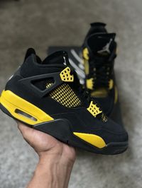 Size 9 - Jordan 4 Retro Mid Thunder