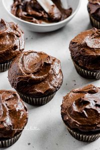 Sink your teeth into these rich and chocolatey Small Batch Chocolate Cupcakes! This recipe gives you 6 incredibly moist cupcakes that are topped with a thick layer of chocolate buttercream frosting. Perfect for any chocolate lover in your life! Recipe on BeyondtheButter.com | #chocolatecupcakes #cupcakes #smallbatchdesserts #beyondthebutter #chocolatebuttercream