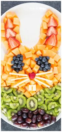 Easter Bunny Fruit Tray ~ This adorable fruit tray is a healthy Easter recipe idea.