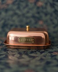 This butter dish was designed to be slightly larger, being able to perfectly hold two sticks of butter. Or for those that make homemade butter, this is the dish for you. Made entirely out of pure copper and featuring a brass plaque and handle, this butter dish makes a beautiful statement in any kitchen.Hand washing is recommended.