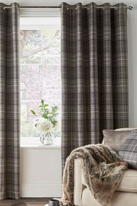 The beautiful Alfriston curtain is a warm and cosy large scale woven twill check in a timeless colour palette of pale charcoal. This stunning checked pattern has a charming, classic country feel to it and will make any room feel warm and welcoming. 