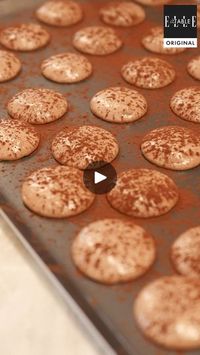 Pierre Hermé : ses astuces infaillibles pour des macarons parfaits | Pierre Hermé : ses astuces infaillibles pour des macarons parfaits ✨

Qui de mieux que l’un des meilleurs pâtissiers du monde pour vous aider à réussir... | By ELLE à table | Facebook