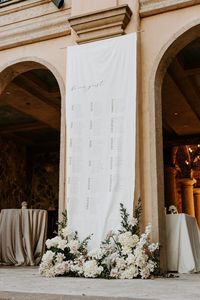 "Wedding Seating Chart Fabric Banner ✤ Material: Premium Linen Fabric(extra soft) ✤ Finish: Hand-frayed edges ✤ Style: Dowel Pocket included ✤ Printing: High Quality UV Printing ✤ Dimensions: Seating chart banner pricing depends on the size of the banner rather than the number of guests. If you do not see a banner size you want, please contact us through email or Etsy messaging. (the size shown is 100cm x 350cm, 40\"x140\"). * If you are expecting more than 200 guests, please contact us for a sp