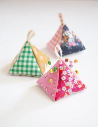 Skill level: Beginner Total of 7 pages You will receive clear, easy to follow step by step instructions and color photos to make this cute Pyramid pincushion. *Please watch my YouTube tutorial: https://youtu.be/zPHfJ6iyuRA Finished size: 3 1/2˝ (9cm) x 3 1/2˝ (9cm) x 3 1/2’’(9cm) Materials: • Assorted print scraps • Cotton batting: Fat quarter • Cotton ribbon: 1/2’’(1.3cm) x 3’’(7.6cm) • Polyester fiberfill or crushed walnut shells * You can order on Amazon. https://www.amazon.com/dp/B0094421TG?