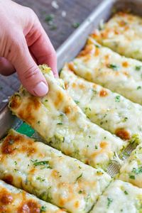 Cheesy Zucchini Breadsticks - Momsdish