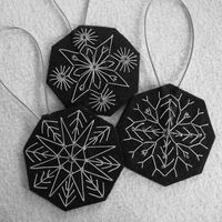 No Matter Where I go...I ALWAYS Meet Myself There!: Felt Snowflake Ornies - partie deux