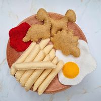 Felt Fast Food Playset PDF Sewing Pattern - dinosaur chicken nuggets, French fries, sauce, fried egg, easy and beginner friendly templates