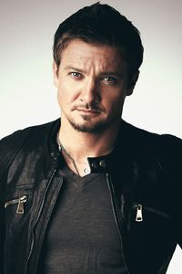 jeremy renner..... I'm in love...