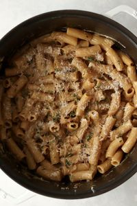 One Pot French Onion Pasta gives you the flavors of French Onion Soup in a filling, slightly creamy pasta recipe. Start with caramelized onions in a large pot then add the remaining ingredients, including the uncooked pasta. Everything cooks up in the one pot for easy clean up!