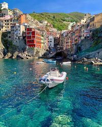 📷 @teriyaki121 📍#Riomaggiore ⠀ Riomaggiore è la più orientale delle Cinque Terre, primo borgo che si incontra arrivando da La Spezia,…