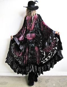 Bohemian Schick, Goth Hippie, Hippie Goth, Stevie Nicks Style, Velvet Cardigan, Dark Boho, Estilo Hippy, Mode Hippie, Boho Goth