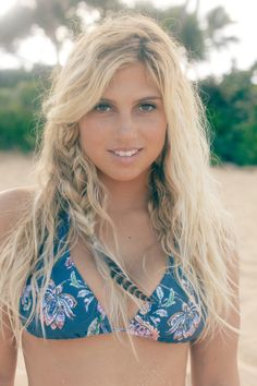 Surfer Sage Erickson Surfer Girl Hair Color, Surf Hair Brown, Beach Blonde Surfer Hair, Sage Erickson, Surfer Girl Hair, Surfer Girl Workout, Beach Braids, Surfer Girl Style Bikinis, Bohemian Beauty