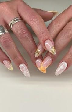 Nails For Europe Trip, Europe Summer Nails, Almond Aesthetic, Gems Nails, Mens Nails, Aesthetic Gold, Summery Nails, Almond Shape Nails, Simple Acrylic Nails