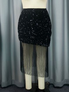 Style: élégant




 Coupe slim




 Tissu: Polyester


 
Modèle : Non




 Élément: Paillettes, Frange




 Longueur de la robe/jupe : Midi




 Taille : taille haute




 Type de produit : crayon




 Composition principale : Polyester




 Saison : Printemps/Automne Sequin Fringe Dress, Casual Work Dress, Sequins Skirt, Party Bottoms, Swing Dance, Tassel Dress, Casual Bottoms, Casual Outerwear, Skirt For Women