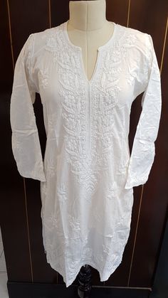 Our Mal tunics are any wardrobes staple. Made from soft breathable lightweight cotton, this tunic is as durable and breezy as you can imagine. Neck with Lace inserts. Full sleeves. Hand embroidered by skilled artisans of lucknow, uttar pradesh, home to the famous chikankari embroidery. Our Short Kurta length falls at 36/37 inches with side slits for comfort Available in sizes : S - bust 36 M - bust 38 L - bust 40 XL - bust 42 0X - bust 44 1X - BUST 46 Robe Diy, Chikankari Embroidery, Short Kurta, White Tunic, Plus Size Kleidung, Lace Insert, Uttar Pradesh, Diy Dress, Womens Tunics