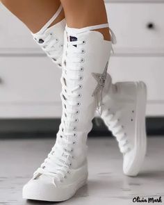 Olivia Mark - Botas de lona con cordones y pompones con ojales White Lace-up Boots With Round Toe, White High-top Lace-up Boots, White Low-top Boots For Fall, White Lace-up Boots For Spring, Trendy White Boots With Laces, High-top Lace-up Boots For Spring, Casual White High-top Lace-up Boots, White High-top Lace-up Boots For Winter, White High Ankle Boots With Laces