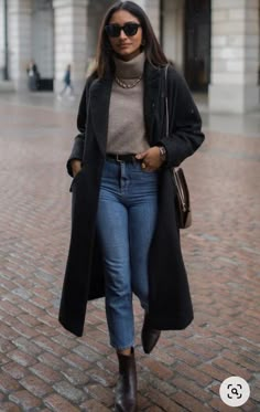 Black Coat Outfit, Jeans Outfit Fall, Mode Tips, Fall Jeans, Outfit Jeans, Autumn Outfits, Thanksgiving Outfit, Coat Outfits, Mode Inspo