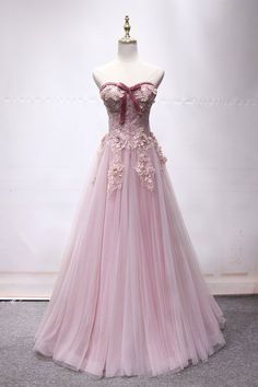 Light Pink Dresses, Dazzling Dresses, Dresses Sweetheart Neckline, Otherworldly Beauty, Ethereal Dresses, Prom Dress With Lace, Slytherin Fashion, White Prom Dresses