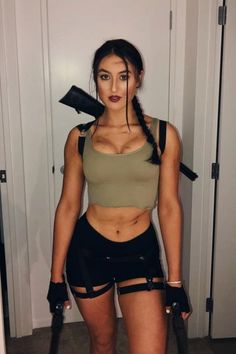 20 WOMENS COLLEGE HALLOWEEN COSTUME IDEAS All Black Halloween Costume, Black Dress Halloween Costume, Stylish Halloween Costumes, Badass Halloween Costumes, Costumes For Teenage Girl