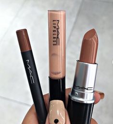 Lip Pencil Colors, Mac Lipstick Shades, Mac Lip, Expensive Makeup, Makeup Brushes Guide, Best Lip Gloss, Tom Ford Makeup, Makeup Hacks Tutorials, Beautiful Lipstick