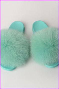 *Material: PVC sole, high quality sole, confortable. *Notice: When you order, take you true size. PVC sole two size smaller than your usual wear slides. It means if you order size US 7(EU 38), I will send US 9( EU 40) to you. Fashion Outfits Petite, Fur Sliders, Footwear Sandals, Spring Outfits 2022 Trends, Wedges Heels, High Heels Boots, Heels Stilettos, Casual Spring Outfits, Outfits Petite