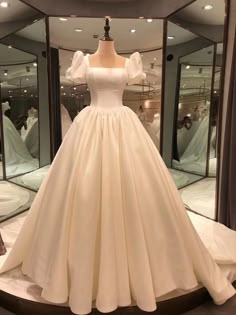 Satin Wedding Dresses, Fest Outfits, Vintage Wedding Dresses, Pretty Prom Dresses, Fairytale Dress, Dresses Vintage