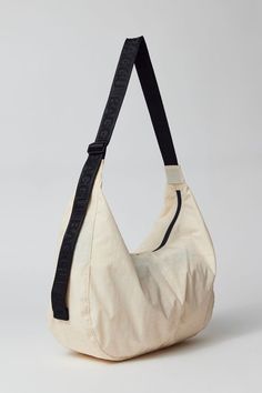 Baggu Crescent Bag, Baggu Crescent, Duck Backpack, Baggu Duck Bag, Stylish Laptop Bag, Cheap Coach Bags, Stylish Travel Bag, Bag Silhouette