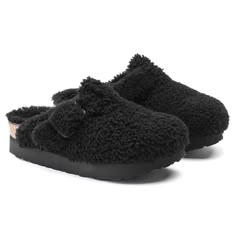 An evolution in the classic Boston clog. Here, Papillio presents the clog with a trendy platform sole. The bevel results in maximum walking comfort. This version features warm, genuine shearling padding in a Teddy style and a big, elegant pin buckle to round off this bold, but super cozy look. The upper is made from Teddy style genuine shearling with a microfiber lining. Anatomically shaped cork-latex footbed Upper: genuine shearling with microfiber lining Footbed lining: genuine shearling Sole: Boston Big Buckle, Birkenstock Shearling, Birkenstock Styles, Shoes Birkenstock, Black Birkenstock, Birkenstock Black, Pretty Shoes Sneakers, Round Off, Soft Teddy Bear