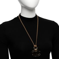 This is an authentic CHANEL Metal Resin CC Pendant Necklace in Gold and Brown. This stylish necklace is crafted with gold chain links and a brown resin CC logo. Pendant Necklace Gold, Stylish Necklace, Chain Links, Cc Logo, Gold Pendant Necklace, Brown Gold, Necklace Gold, Chain Link, Gold Chains