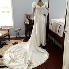 Buckneck's White Vintage Wedding Dress With Lots Of Lace N Pearls Excellent Condition No Spots Tears Or Missing Pearls Or Buttons ..Excellent Condition Size 6 Cant Complete Buttons On Mannequin As She Is Larger Than Dress Vintage 60s Wedding Dress, White Vintage Wedding Dress, 80s Wedding Dress, White Vintage Wedding, 90s Wedding Dress, Wedding Dresses 60s, 80s Wedding, Wedding Dress Color, Retro Bride