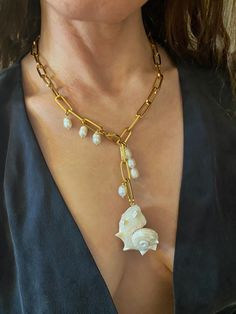 Shell Pendant Necklace, Large Y Lariat Necklace, Natural Seashell Necklace, Puff Shell Necklace, Mermaid Core Aesthetic, Serin Jewelry - Etsy Chic Handmade Chain Necklace Gift, Chic Handmade Chain Necklace For Gift, Elegant Shell Jewelry With Lobster Clasp, Luxury Shell-shaped Jewelry Gift, Unique Pearl Chain Jewelry Gift, Unique Pearl Chain Jewelry As Gift, Elegant Beach Jewelry With Chain, White Chain Lariat Necklace As Gift, White Chain Lariat Necklace Gift