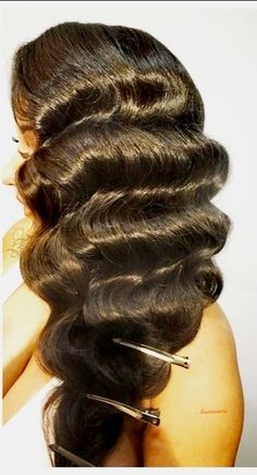 Clips In Hair Aesthetic, Curls Medium Hair, Finger Waves Long Hair, Elegant Curls, Undercut Bob Haircut, Clips In Hair, Undercut Bob, Vintage Curls, Waves Hairstyle