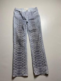 Amazing Cavalli vintage jeans are in great condition, without any issues The measurements are: waist 39cm / 15.3in hips 51cm / 20in inseam 80cm / 31.4in length 104cm / 40.9in Roberto Cavalli Jeans, Roberto Cavalli Vintage, Cavalli Jeans, 2000s Jeans, Gold Jeans, 2000s Fashion Outfits, Womens Jeans, Cute Simple Outfits, 2000s Fashion