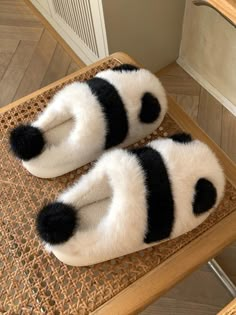 Cute Fluffy Panda Soft Winter Home Slippers - Peachymart Big Squishies, Kawaii Slippers, Panda Slippers, Panda Items, Personalized Slippers, Panda Lindo, Fluffy Slippers, Cartoon Panda, Cute Slippers