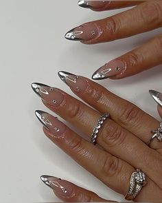 Cool Silver Nails, Silver Nails Rhinestones, Silver Monochrome Nails, Silver Nail Ideas Acrylic, Optical Illusions Nail Art, Sliver Nails Design, Disco Nail Ideas, Silver Nye Nails, Grey Almond Nails Design