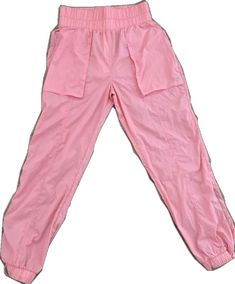 Athleisure Parachute Pants With Side Pockets For Loungewear, Trendy Spring Workout Sweatpants, Sporty Pink Cargo Pants, Pink Sporty Sweatpants For Workout, Pink Athleisure Bottoms With Pockets, Trendy Activewear Long Pants With Pockets, Sporty Pink Cargo Pants With Pockets, Pink Stretch Sweatpants With Pockets, Sporty High-waist Parachute Pants With Elastic Waistband