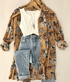 Outfit Ideas Winter Plus Size, Floral Print Skirt Outfit, Long Beach Skirt, Satin Skirt Outfit, Trendy Mom Outfits, Elegant Summer Outfits, Diy Gift For Bff, Beef Brisket Recipes, Gift For Bff