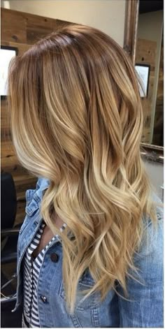 Niet van kleur veranderen maar toch een nieuwe look? Neem Balayage highlights of lowlights! Honey Blonde Highlights, Legally Blonde, New Hair Colors, Honey Blonde, Hair Color Trends, Pretty Hair, Blonde Balayage, Light Wood