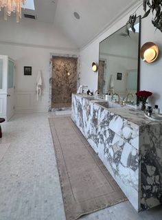 Adrienne Bailon House, Kendall Jenner House, Jenner House, Adrienne Bailon, Design Exterior, Dream House Interior, House Goals, Beautiful Bathrooms, Home N Decor