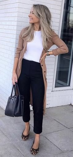 Women’s Casual Office Outfits, Women Work Casual Outfits, Work Outfits Women Office 2023, Women’s Work Attire 2023, Working Mom Outfits Business Casual, Business Casual Outfits Neutral Colors, School Office Attire, Wide Leg Trousers Outfit Casual Winter