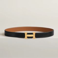 Reversible Belt. 9/10 Condition Some Slight Scratches On Buckle. Worn 3 Times If That, Has Been Sitting In My Closet. It Is Too Big For Me. Size Is 75 Brushed Gold Buckle Gold/ Black 100% Authentic Comes With Buckle Dust Bag And Belt Dust Bag With Original Paper Stuffing H Belt, Hermes Jewelry, Hermes Belt, Hermes Accessories, Designer Belts, Reversible Belt, Tie And Pocket Square, Small Leather Goods, Black Tan