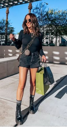 Styling Boots In Summer, Dresses With Platform Boots, Shorts With Chelsea Boots, Summer Black Boots Outfit, Black Platform Boots Outfit Summer, Denim Shorts Outfit Winter, Shorts And Combat Boots Outfits, Doc Martens Shorts Outfits, Short And Boots Outfit