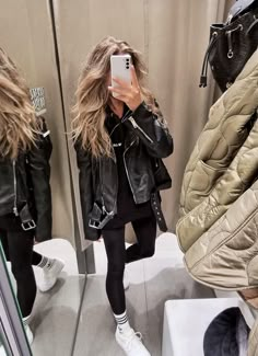 Leather Jacket And Leggings Outfit, Womens Style Inspiration, Looks Pinterest, Winter Fashion Outfits Casual, Autumn Clothes, Hoodie Outfit, Basic Outfits