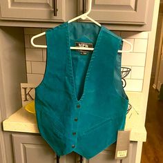 Mpw Trading Company, Women’s Teal Suede Vintage, Vest, Size Small, And Nwt. Any Reasonable Offers Will Be Accepted So Always Please Just Ask. Thank You For Shopping In My Closet. Esmerelda Disneybound, Teal Vest, Vintage Vests, Indie Top, Thrift Inspiration, Desired Wardrobe, Peplum Crop Top, Velvet Vest, Red Long Sleeve Tops