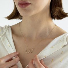 14k Solid Gold Interwined Circles Neclace for Women Link Pendant Necklace Double Rings Interlocking Circles Dainty Minimalist Jewelry - Etsy Finland Timeless Hoop Jewelry Gift, Timeless Hoop Jewelry For Gifts, Minimalist Hoop Jewelry As Gift, Minimalist Hoop Jewelry Gift, Classic 14k Gold Open Circle Jewelry, Fine Jewelry In 14k Gold Circle Shape, Dainty 14k Stamped Jewelry, Fine Jewelry In Yellow Gold With Infinity Shape, 14k White Gold Circular Jewelry