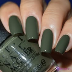 the world Nails patterns designs and ideas by @WomenNailsdesigns Nail Paint Shades, Nagellack Trends, Green Nail Polish, Green Nail, Super Nails, Her Nails, Polish Ideas, Fall Nail Colors, Nails Fall