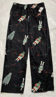 new with tags 100% polyester men's size XL when measured: waist without stretching 36" back rise 15" inseam 34" Pajama Lounge, Fleece Pajamas, Sleepwear Robe, Lounge Pants, Patterned Shorts, Stretching, Bermuda Shorts, Mens Pants, Mens Short