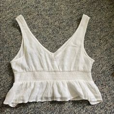 Very Cute Slight Peplum Cropped Tank Top, Great For Spring/Summer, Feel Free To Dm With Any Questions! Originally $25 Casual V-neck Crop Top For Beach, Summer V-neck Crop Top For Vacation, Feminine V-neck Crop Top For Vacation, Feminine Summer Crop Top, Cropped Summer Tank Top, Feminine Cropped Tops For Summer, V-neck Tank Top For Beach Day Out, Beach Season V-neck Tank Top For Day Out, Beach Season V-neck Tank Top