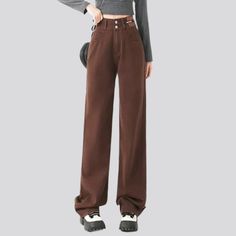 Inject a everlasting urban style into your wardrobe with our 2023 Spring-Summer Collection of brown baggy women's jeans. These high-waisted jeans feature a zipper and button closure for a secure fit and are designed to let you express your fashion sensibilities with confidence. Step out in style and relish in their unique blend of comfort and fashion!Distinctive Features: Street Style: Showcase your fashion credentials and add a timeless city mode style to everyday patterns. Brown Color: Look ef Baggy Slacks, Large Jeans, Street Style Aesthetic, Statement Blouse, Oversized Jean Jacket, Monochrome Design, Denim Patterns, Street Style Trends, Modern Trend